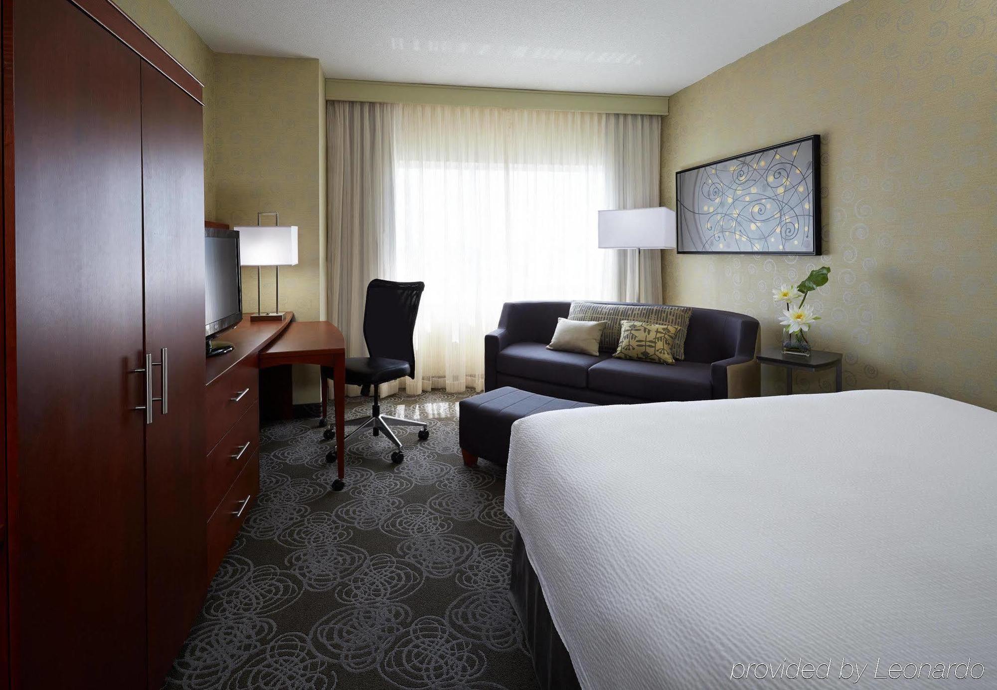 คอร์ตยาร์ด บาย แมริออท มอนทรีออลแอร์พอร์ต Hotel ดอร์วาล ภายนอก รูปภาพ